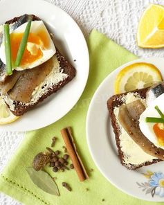 Бутерброды с килькой