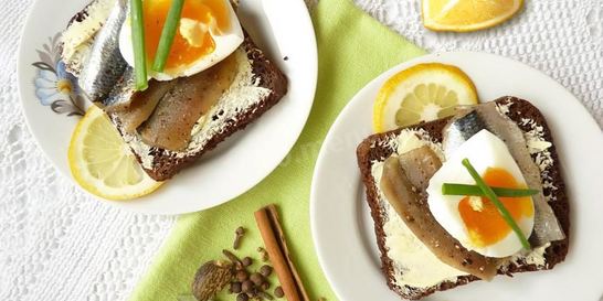 Бутерброды с килькой