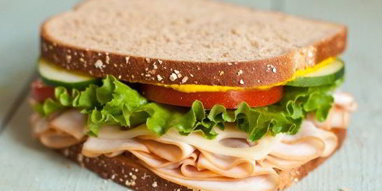 Бутерброды с колбасой на праздничный стол