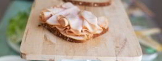 бутерброды с колбасой на праздничный стол. Шаг 4