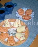 Бутерброды с колбасой, сыром и помидорами