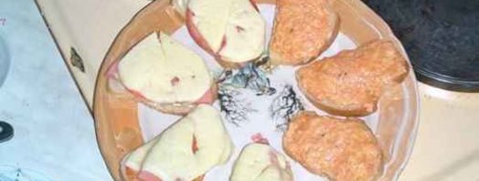 бутерброды с колбасой, сыром и помидорами. Шаг 18