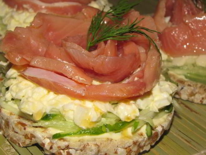 Рецепт бутербродов с огурцом и горбушей