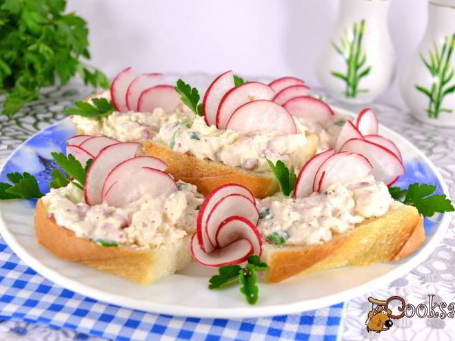 Рецепт бутербродов с пастой из редиса и плавленного сыра