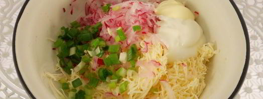 бутерброды с пастой из редиса и плавленного сыра. Шаг 3