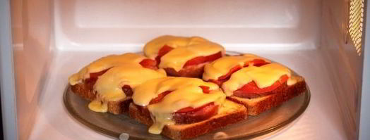 горячие бутерброды с колбасой в микроволновке. Шаг 7