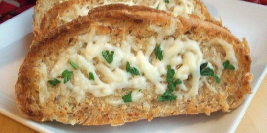 Горячие бутерброды с сыром и чесноком