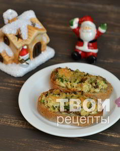 Горячие бутерброды с яйцом и грибами