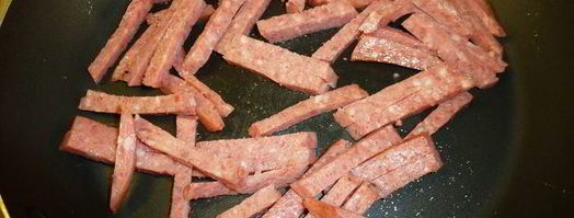 горячий бутерброд с колбасой и сметанным соусом. Шаг 4