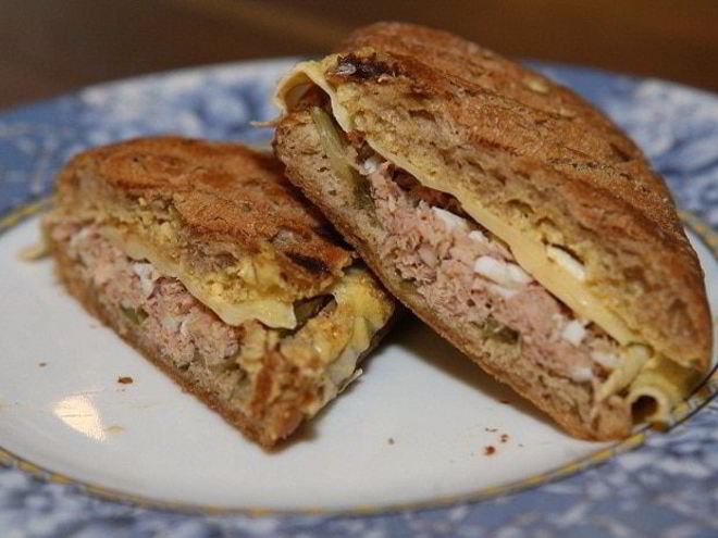 Рецепт горячего бутерброда с тунцом и сыром по-орегонски
