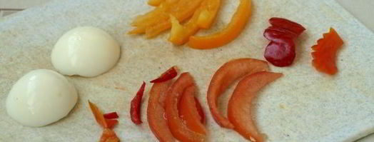 праздничные бутерброды курочка и петушок. Шаг 6