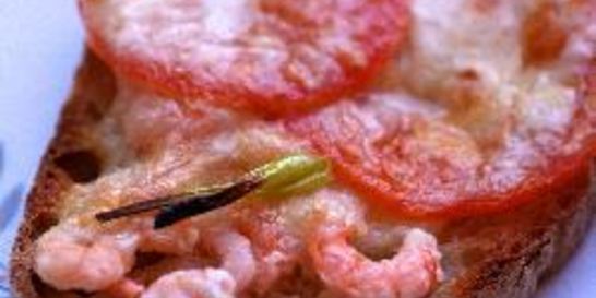 Запеченные бутерброды с сыром и креветками