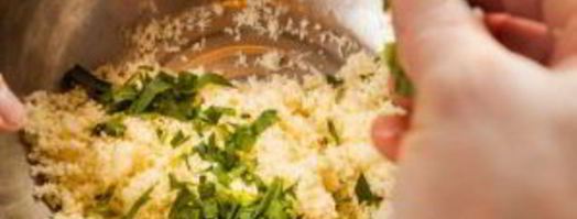 азербайджанские чебуреки с зеленью. Шаг 7