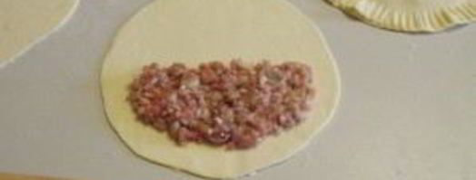 чебуреки из слоеного бездрожжевого теста. Шаг 7