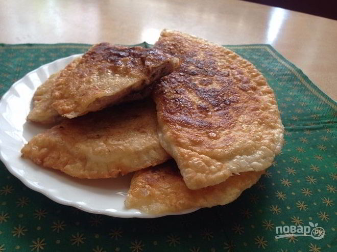 Рецепт чебуреков из слоеного теста