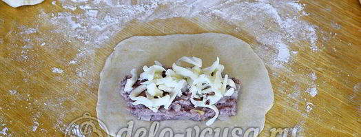 чебуреки с мясом и сыром. Шаг 12