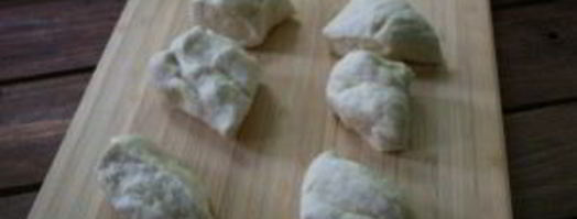 чебуреки с творогом и зеленью. Шаг 6