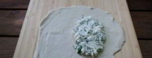 чебуреки с творогом и зеленью. Шаг 7