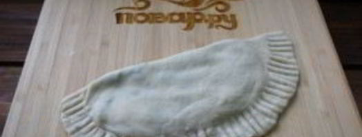 чебуреки с творогом и зеленью. Шаг 8