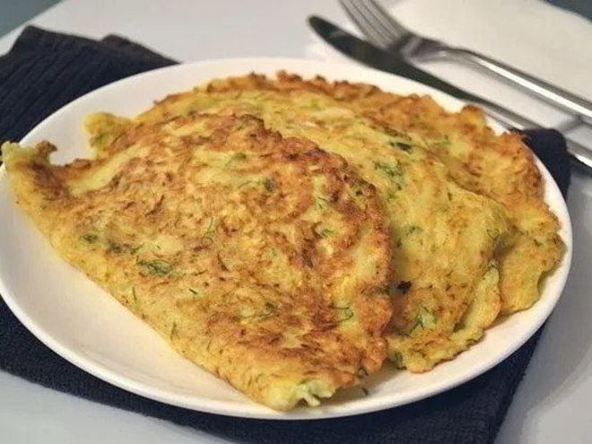 Рецепт диетических чебуреков с курогрудкой и кабачком