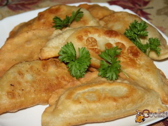 Рецепт сочных хрустящих чебуреков со свининой