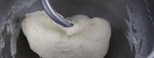 тесто для чебуреков с мясом. Шаг 3