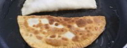 тесто для чебуреков с мясом. Шаг 9