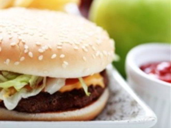 Рецепт чизбургера домашнего со свининой, авокадо и кинзой