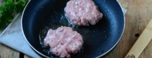 чизбургер с гренками и яйцом. Шаг 3