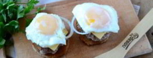 чизбургер с гренками и яйцом. Шаг 6