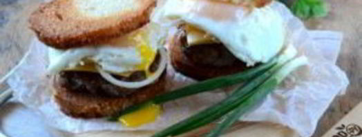 чизбургер с гренками и яйцом. Шаг 7