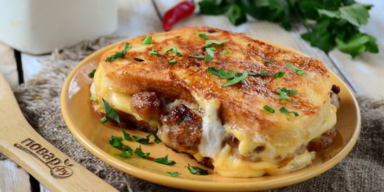 Чизбургер во французском тосте