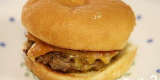 Чизбургеры с говядиной, беконом и сыром