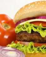 Домашние чизбургер с овощами