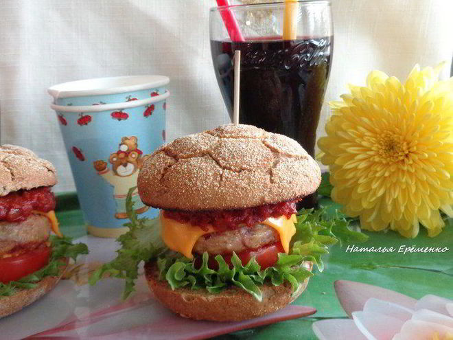 Рецепт домашнего чизбургера с соусом барбекю