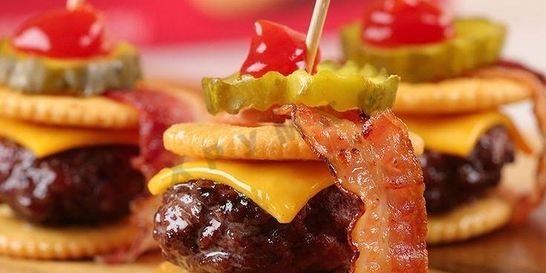 Канапе чизбургер