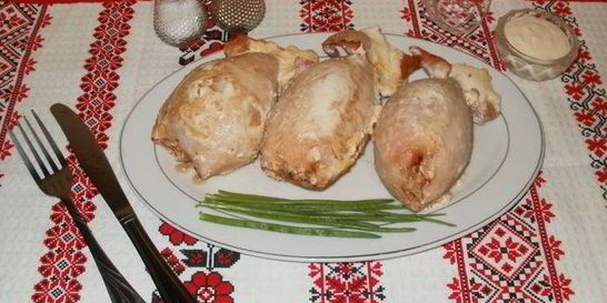 Фаршированный кальмар с рисом и яйцом