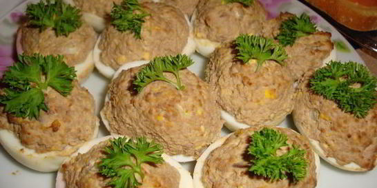 Фаршированные печеночные яйца