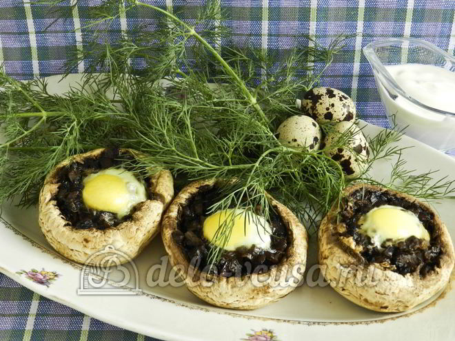 Рецепт фаршированных шампиньонов с перепелиными яйцами