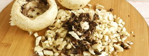 фаршированные шампиньоны с перепелиными яйцами. Шаг 4