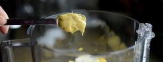 фаршированные вареные яйца. Шаг 3