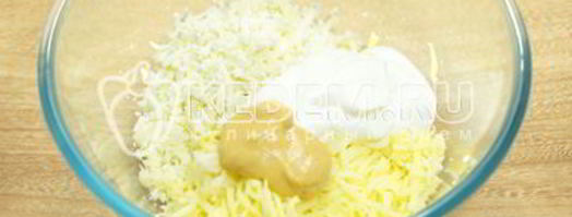 фаршированные яйца дед мороз. Шаг 5