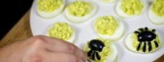 фаршированные яйца-пауки на хэллоуин. Шаг 5