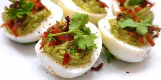 Фаршированные яйца с гуакамоле