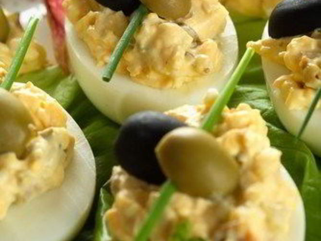 Рецепт фаршированных яиц с каперсами и анчоусами по-средиземноморски