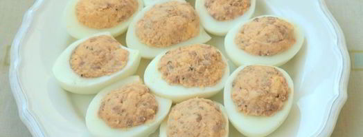 фаршированные яйца с печенью трески пауки. Шаг 4