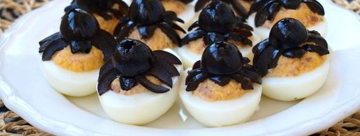 фаршированные яйца с печенью трески пауки. Шаг 6