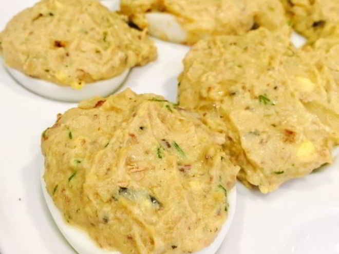 Рецепт фаршированных яиц с рыбными консервами
