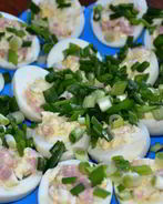 Фаршированные яйца с сыром пармезан