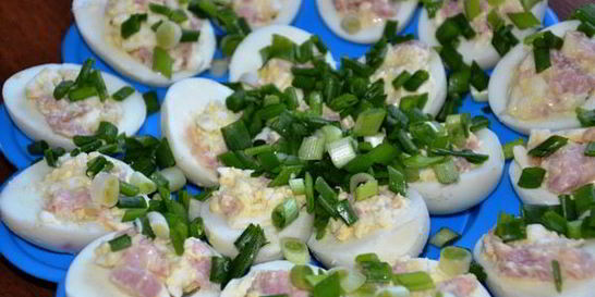 Фаршированные яйца с сыром пармезан